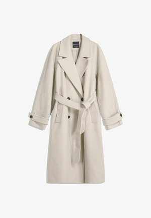 Lange beige wollen jas met riem, brede revers, dubbelknopsluiting en knoopmanchetten, plat weergegeven op een witte achtergrond.