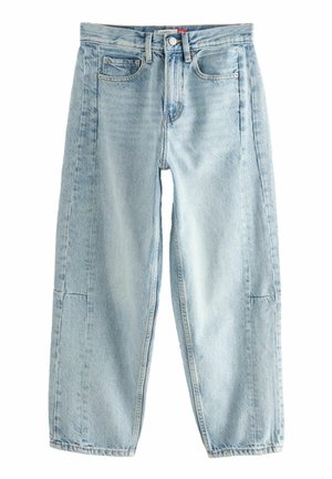 Lichtblauwe denim barrel jeans met een ruime pasvorm, vijf zakken en gestikte details langs de zijkanten. De versleten textuur voegt visuele interesse toe.